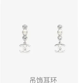 Chanel أقراط معلقة CC Logo بلؤلؤ وكريستال