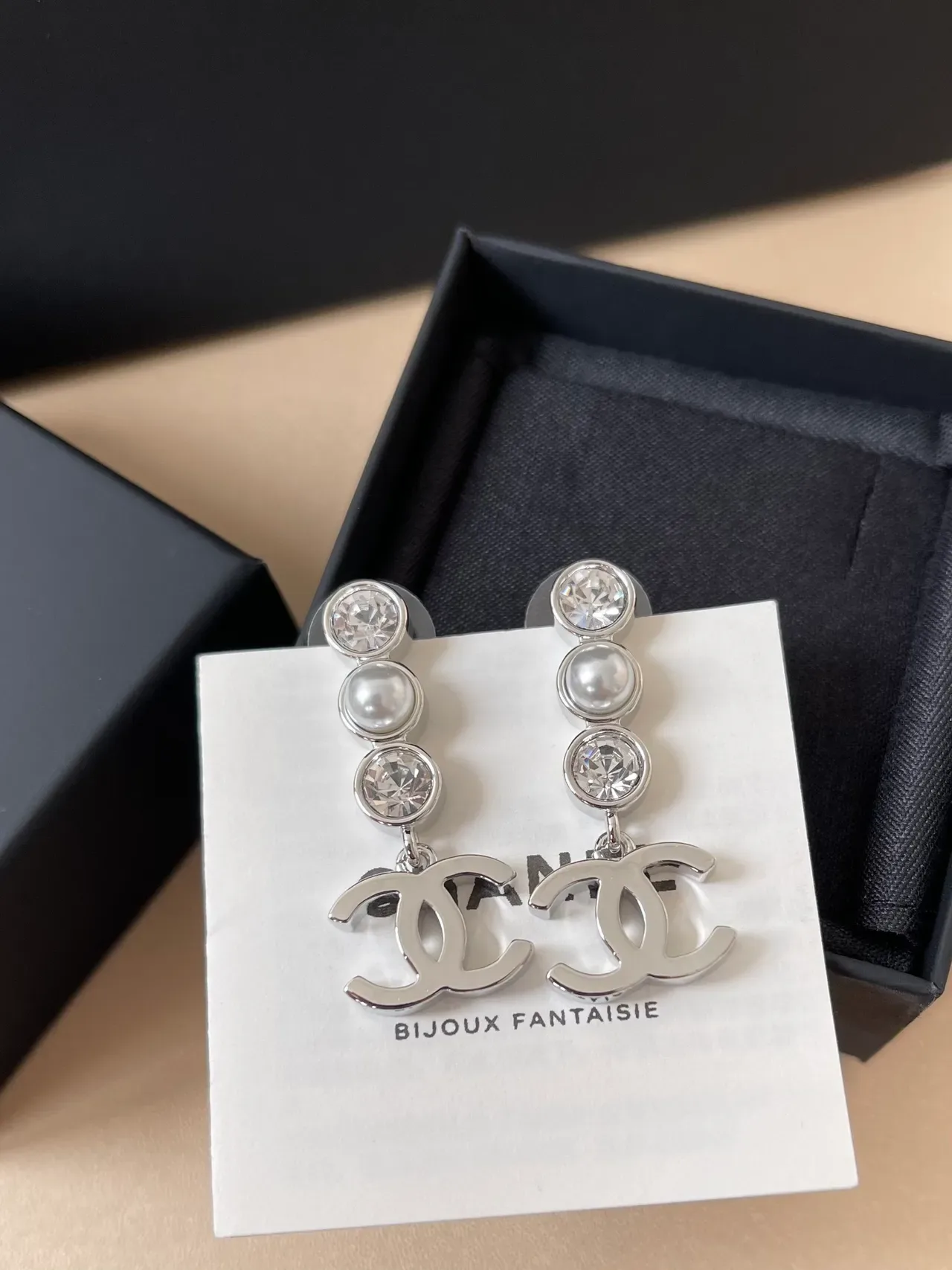 Chanel Boucles d'oreilles pendantes CC Logo Perles et Cristaux 6