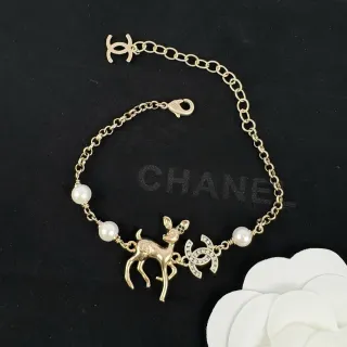 Pulseira Chanel Charm Veado Corrente Ouro Branco Pérolas