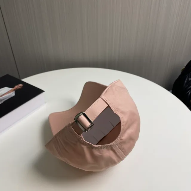 Chanel कढ़ाई CC लोगो धूल भरी गुलाबी बेसबॉल कैप 4