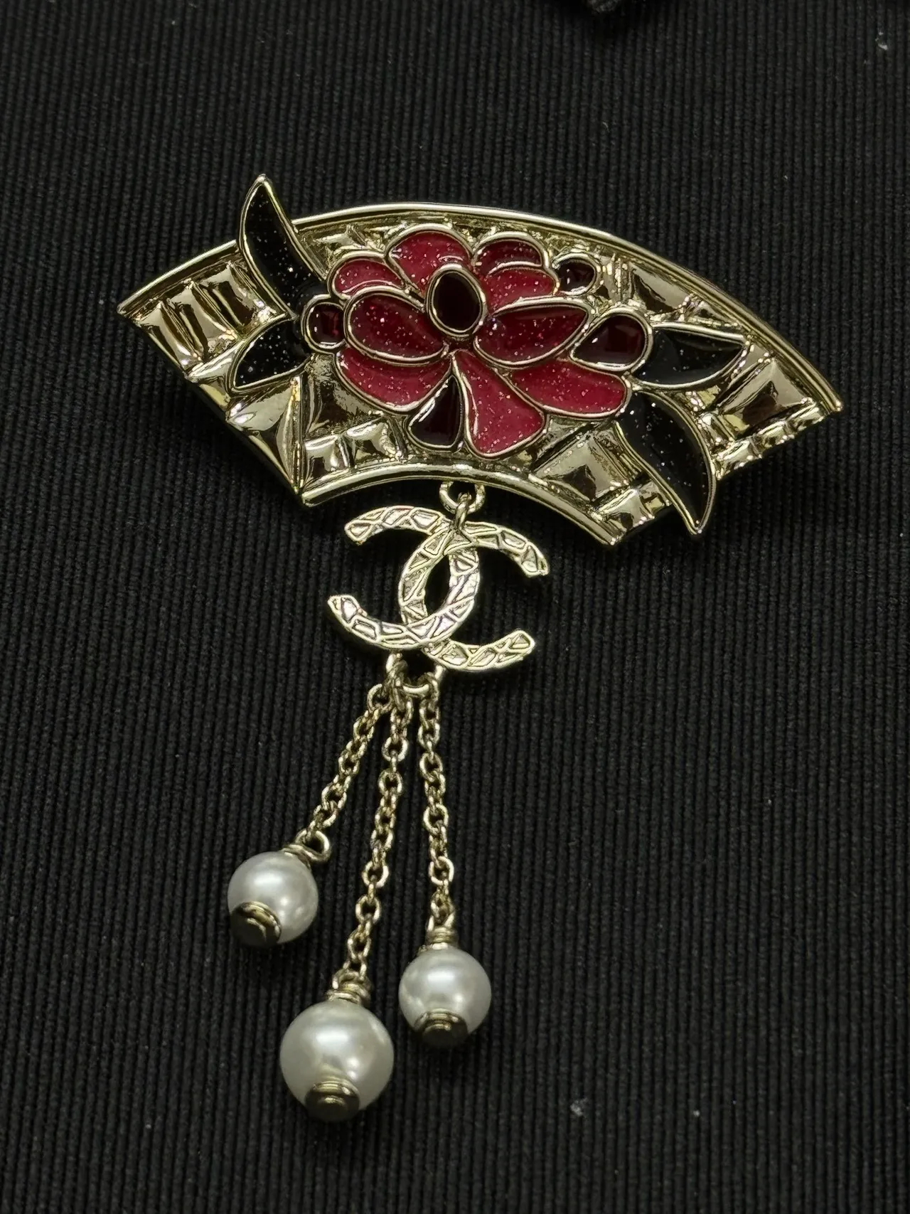 Chanel Broche éventail rouge argent émaillé floral 5