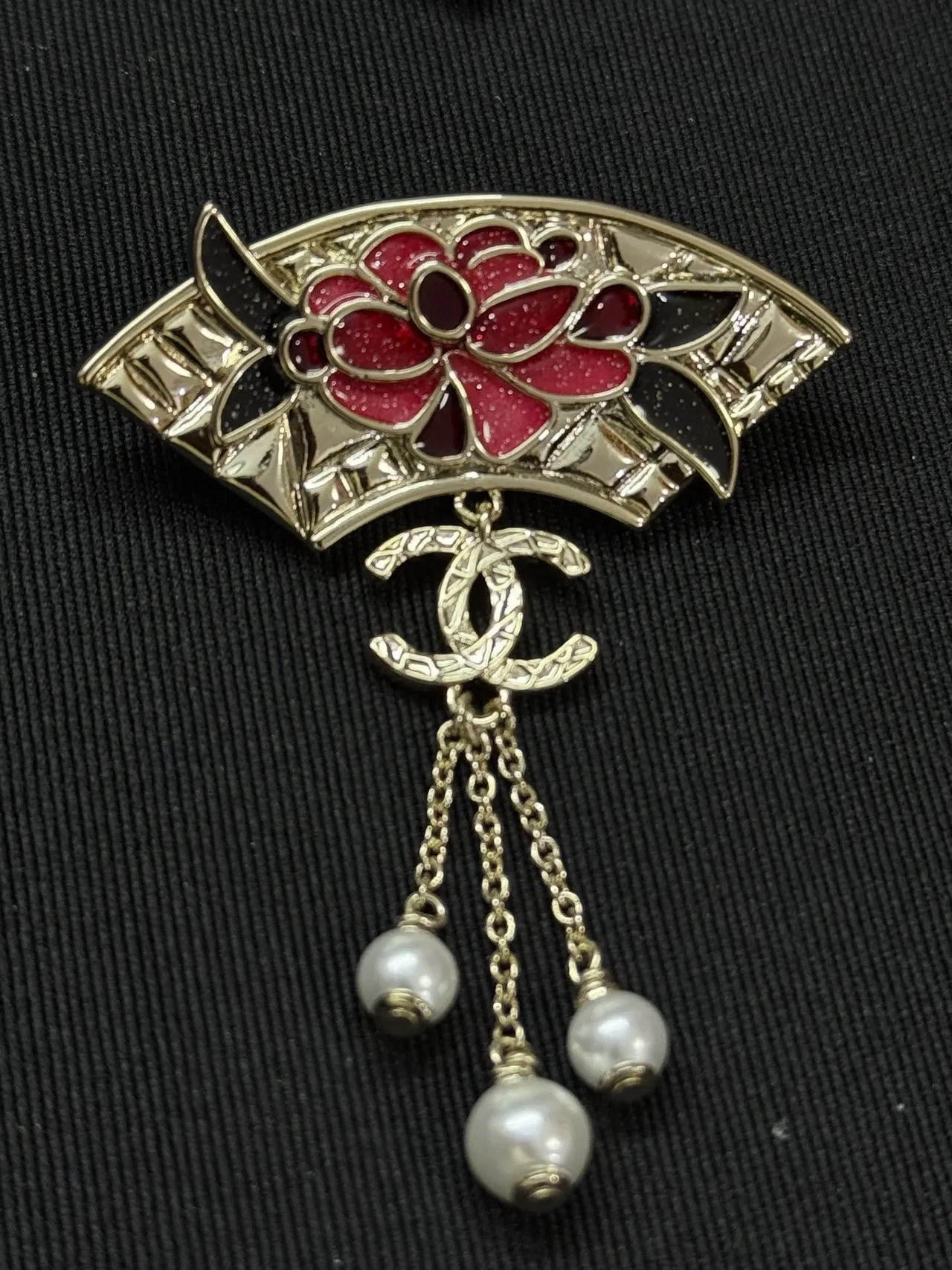 Chanel Broche éventail rouge argent émaillé floral 6