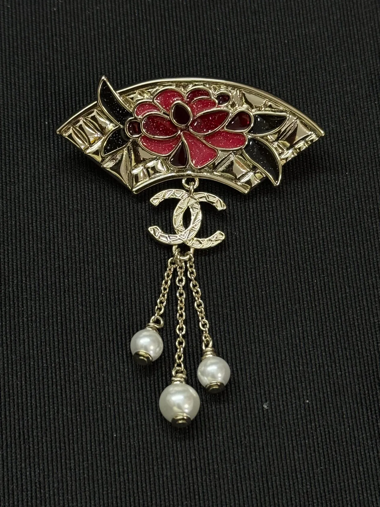 Chanel Broche éventail rouge argent émaillé floral 7