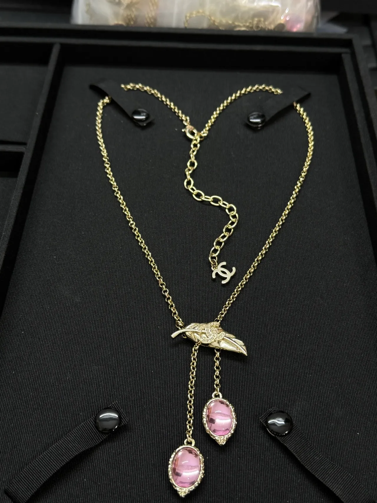 Chanel pendentif plume chaîne or rose 5
