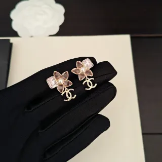 Chanel Aretes Florales de Cristal y Perla
