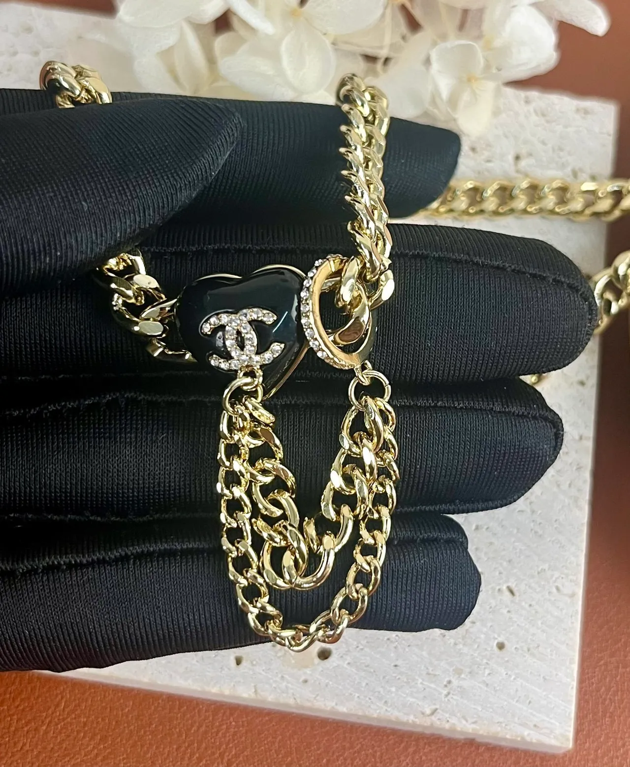 Chanel Chaîne Curb Or Noir Émail Pendentif Cœur Collier 3