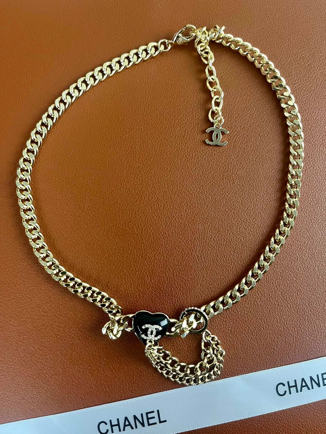 Chanel Chaîne Curb Or Noir Émail Pendentif Cœur Collier 9