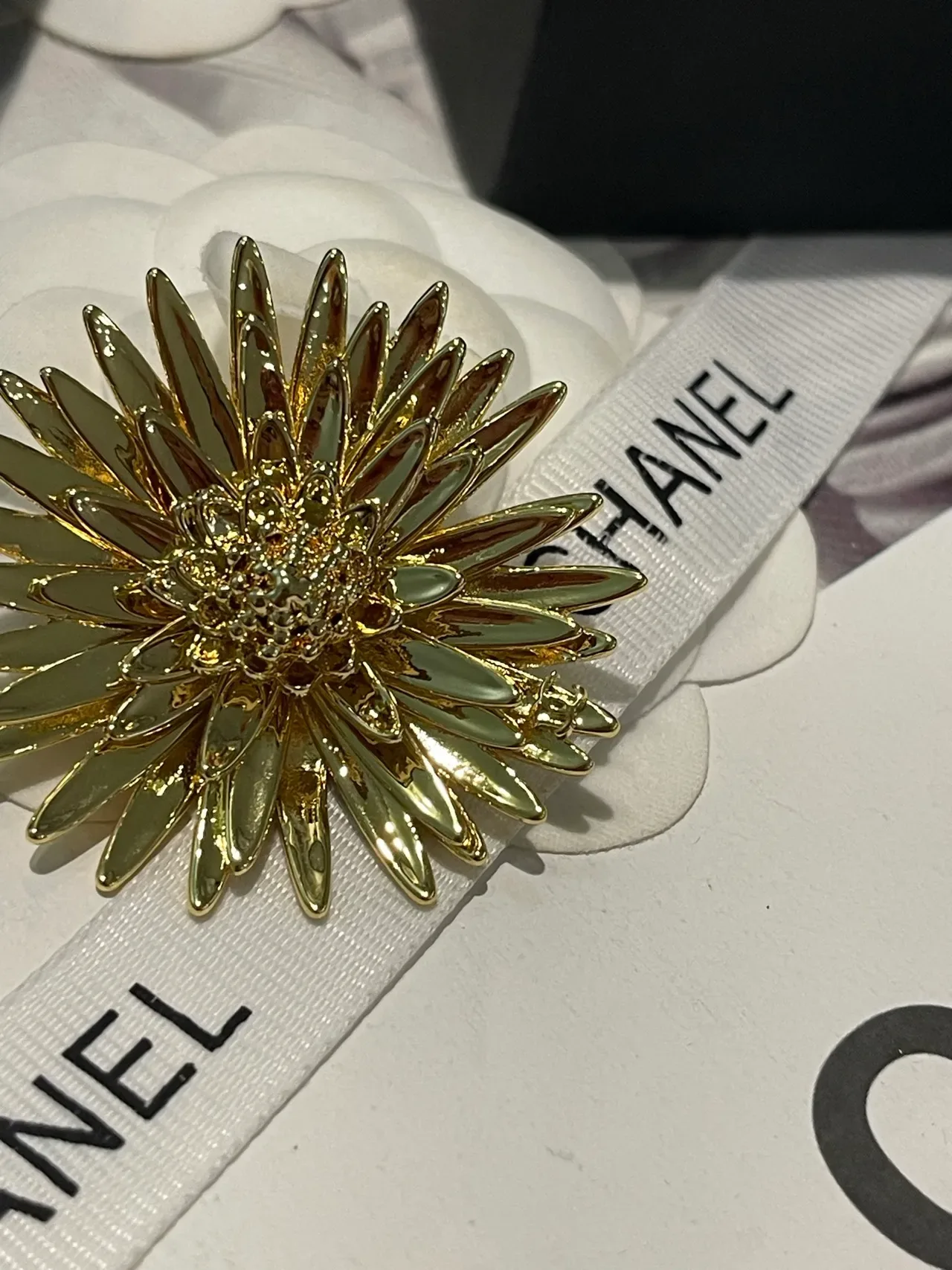 Chanel Gold-Tone Enamel Daisy Brooch 5