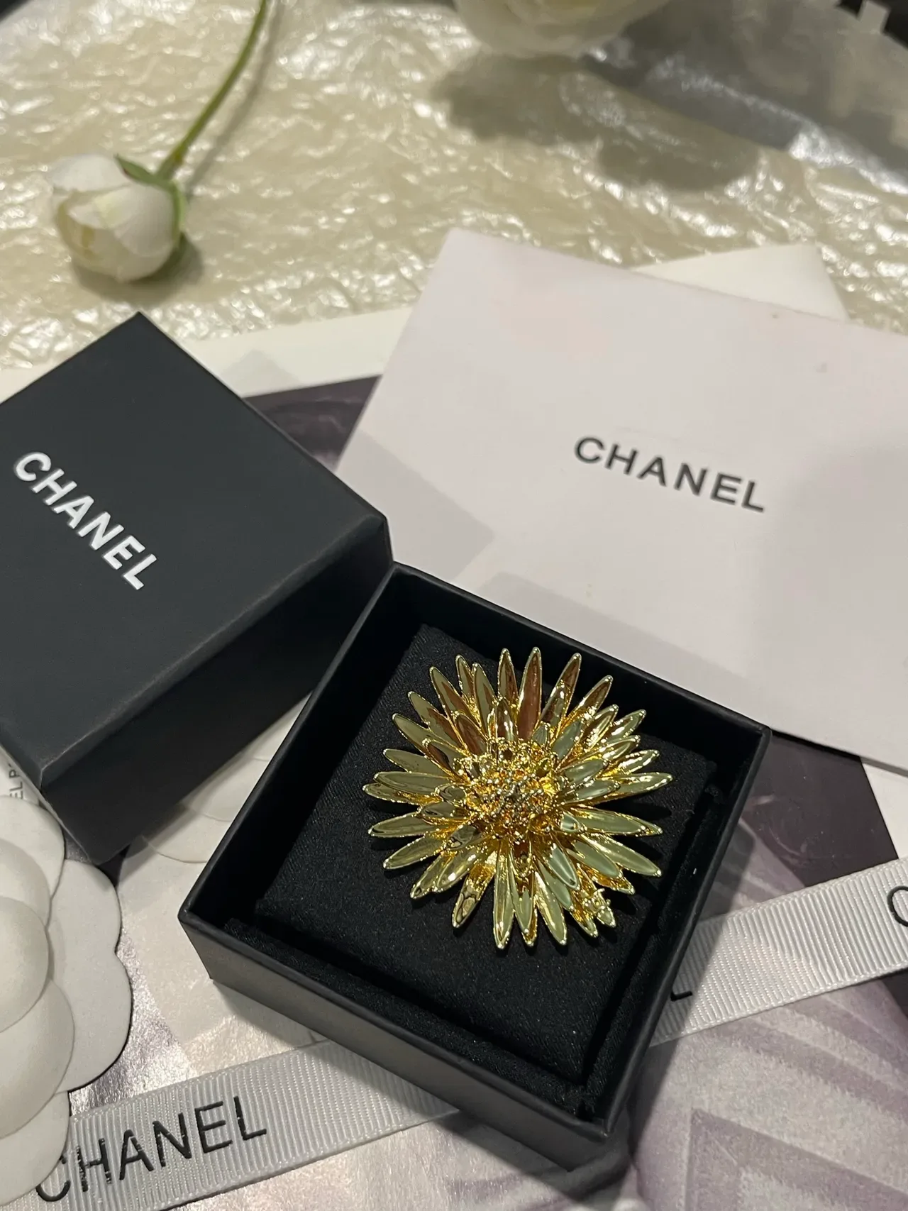 Chanel Gold-Tone Enamel Daisy Brooch 11