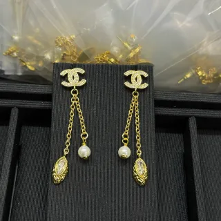 Chanel ذهبي أبيض Interlocking CC Logo Dual Chain Drop Earrings