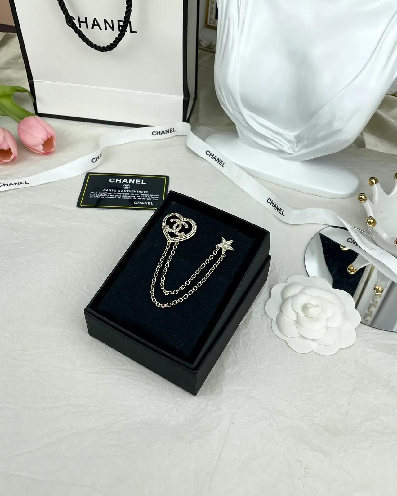 Chanel हार्ट CC ক্রিস্টাল এবং পার্ল-স্টার চেইন ব্রোচ 3