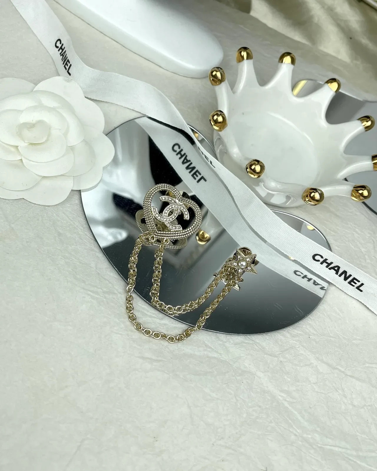 Chanel हार्ट CC ক্রিস্টাল এবং পার্ল-স্টার চেইন ব্রোচ 8