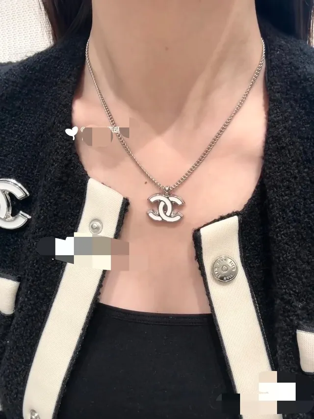Chanel Interlocking CC Enamel Brooch 2