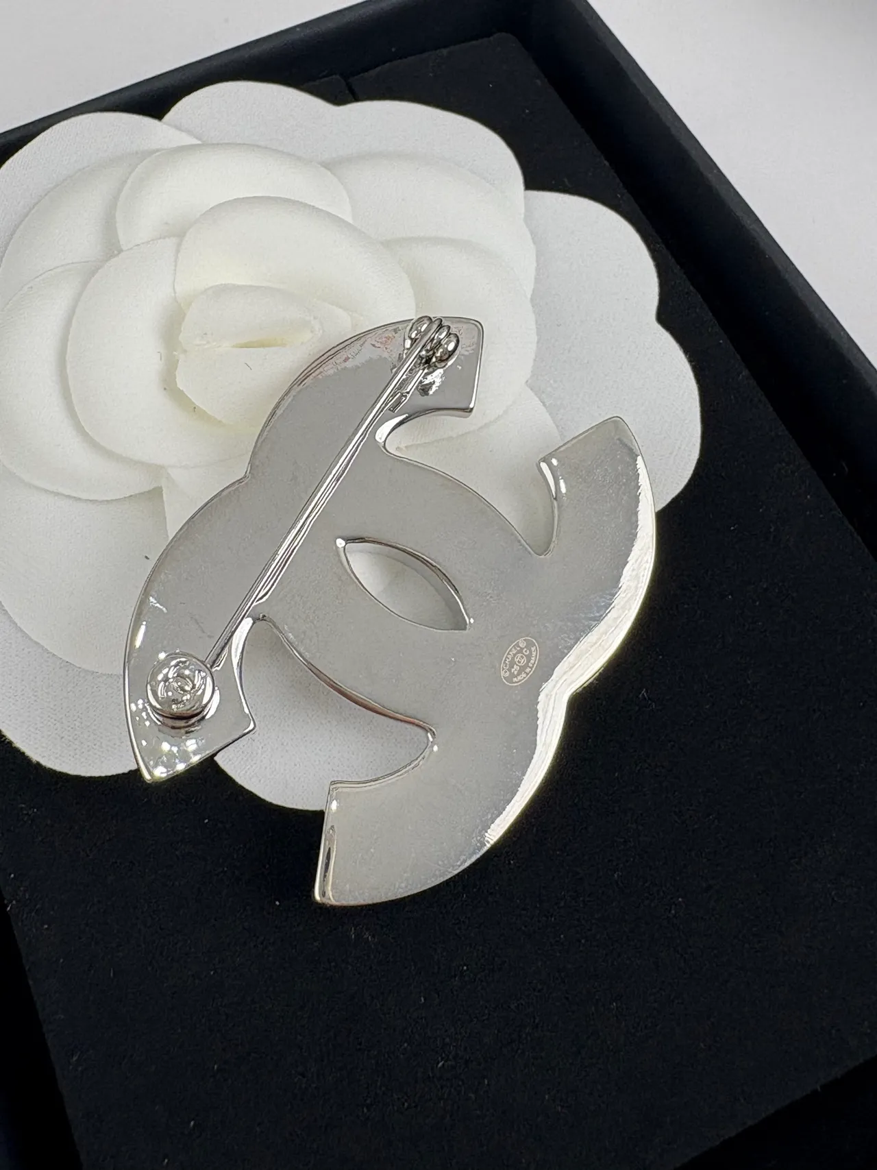 Chanel Interlocking CC Enamel Brooch 5