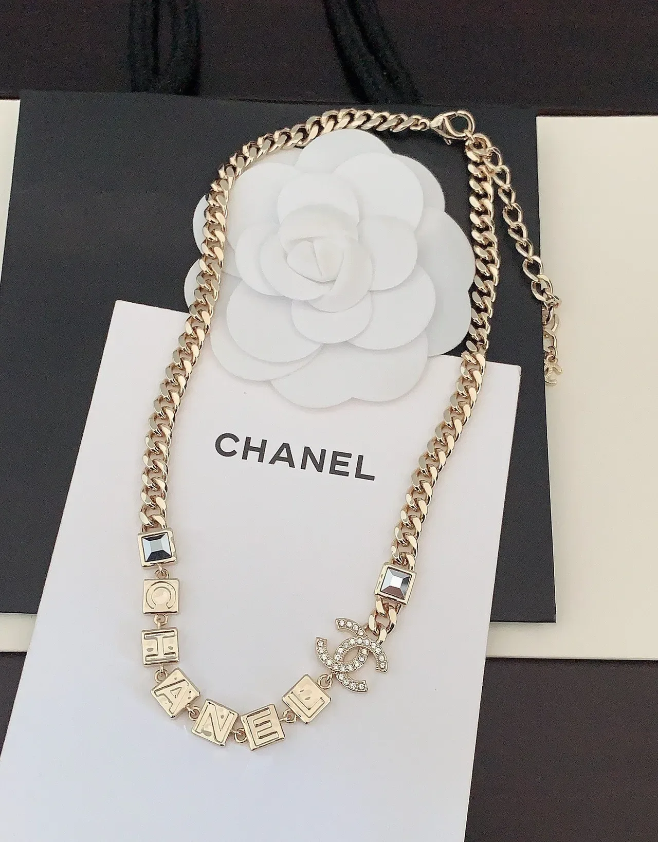Chanel Logo Alphabet 金白 Curb Chain Pavé-Crystal CC 项链 3