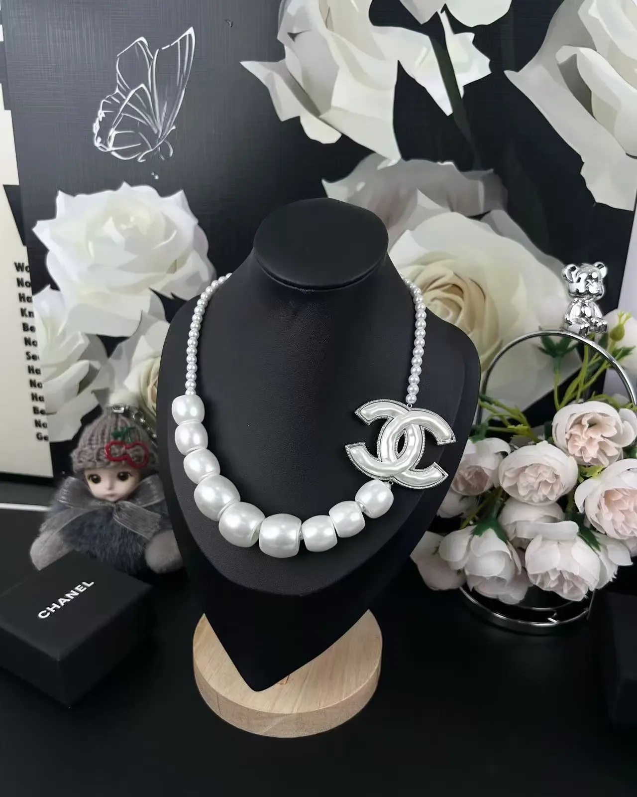 Collar Chanel Perlas con Logo CC 7