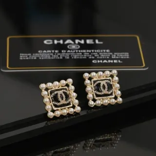 Chanel حافة اللؤلؤ CC Logo أقراط دروس مربعة