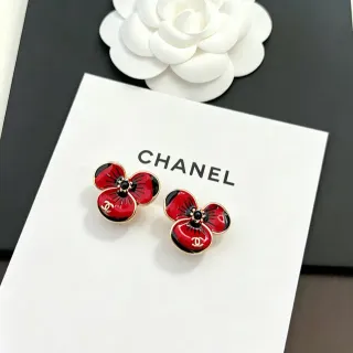 Chanel লাল কালো ফ্লোরাল স্টাড এনামেল ইয়াররিংস