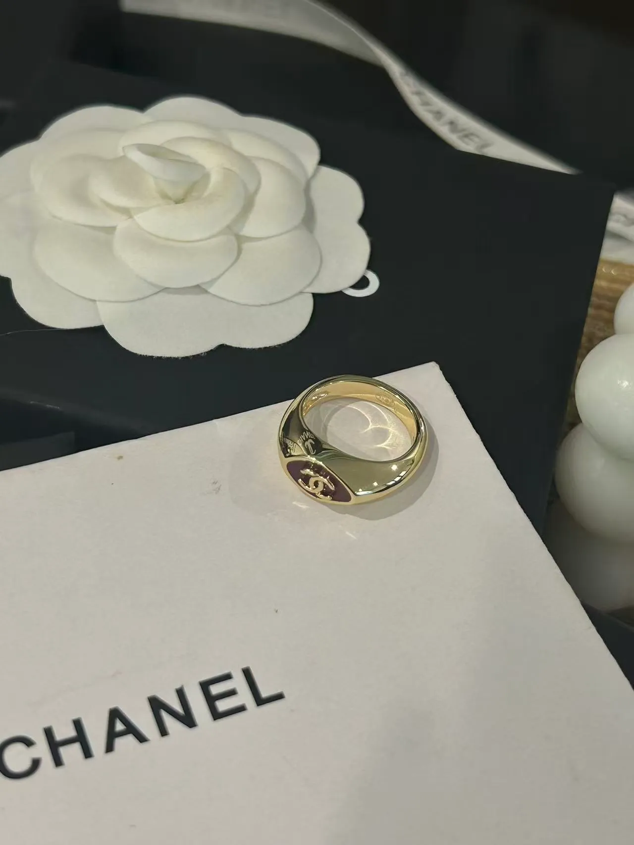 Chanel خاتم ذهبي أسود مينا نقش خاتم 2