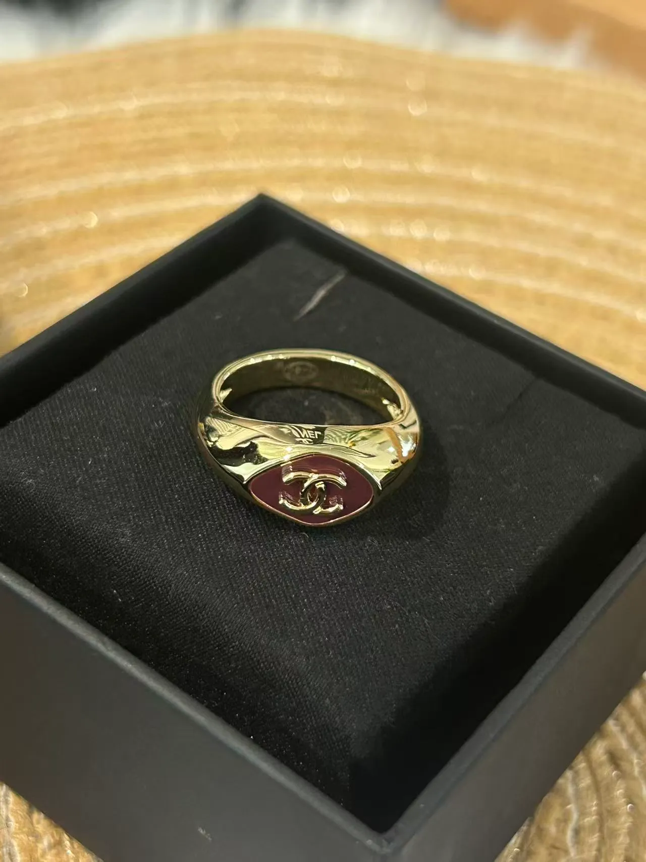 Chanel خاتم ذهبي أسود مينا نقش خاتم 4