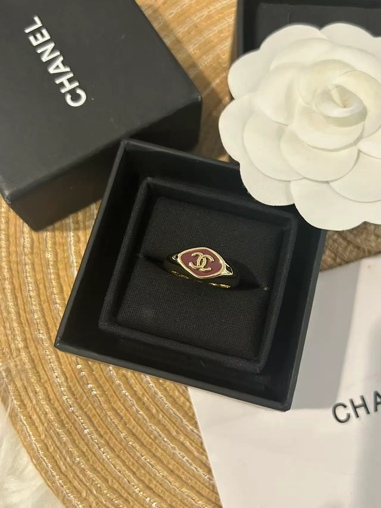 Chanel خاتم ذهبي أسود مينا نقش خاتم 5