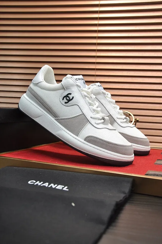 Chanel sneakers branco e cinza lifestyle 7