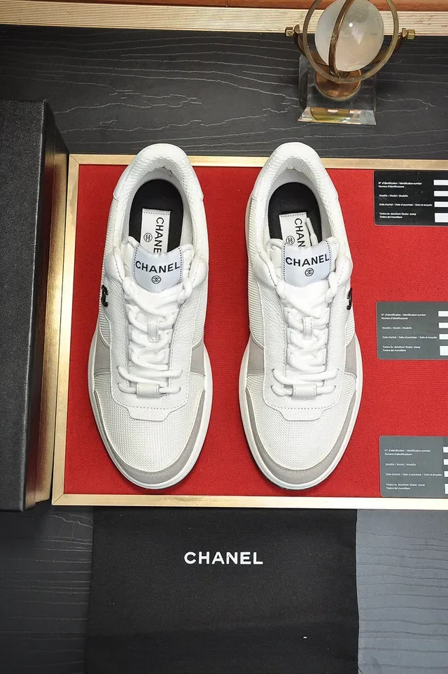 Chanel sneakers branco e cinza lifestyle 8