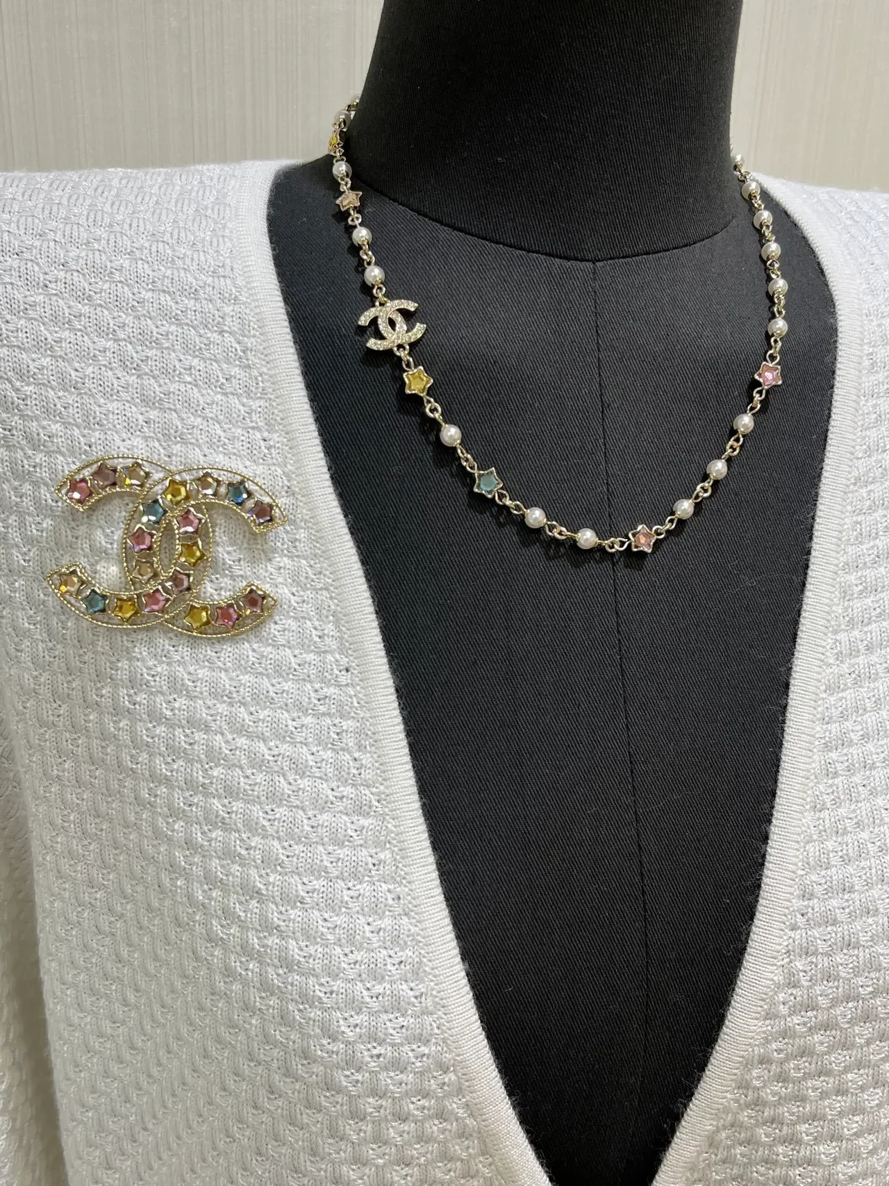 Chanel Cardigan tricoté rayé bleu clair et noir 9