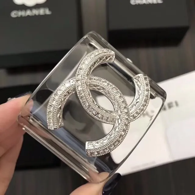 Chanel স্বচ্ছ রূপালী Crystal-Pavé ইন্টারলকিং CC লোগো হ্যান্ডব্যাগ 2