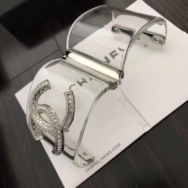 Chanel স্বচ্ছ রূপালী Crystal-Pavé ইন্টারলকিং CC লোগো হ্যান্ডব্যাগ 3