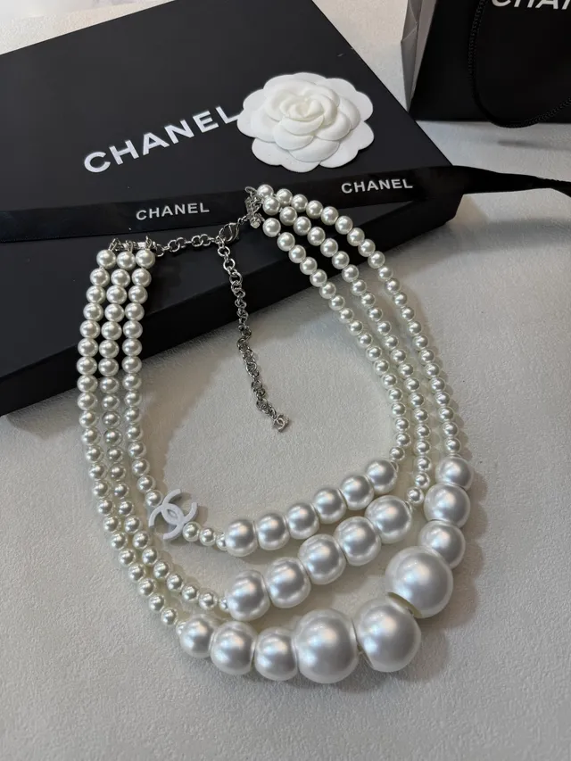 Chanel Veste en Tweed Coupée à Chaîne 6