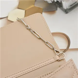 Chanel 白黑绗缝钻石缝线缎带蝴蝶结点缀手袋 5