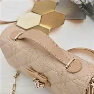 Chanel 白黑绗缝钻石缝线缎带蝴蝶结点缀手袋 6
