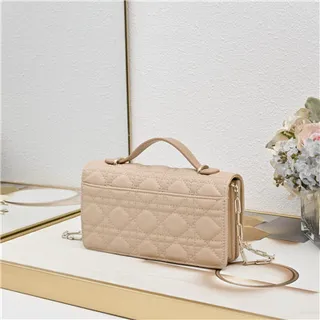Chanel 白黑绗缝钻石缝线缎带蝴蝶结点缀手袋 8