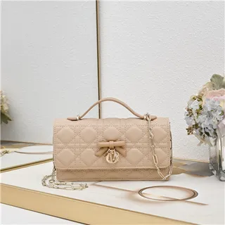 Chanel 白黑绗缝钻石缝线缎带蝴蝶结点缀手袋 10
