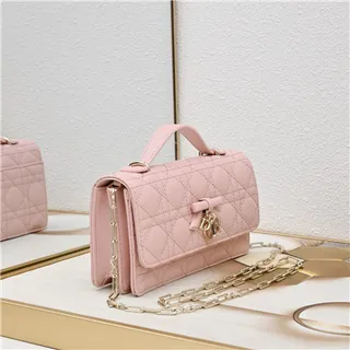 Chanel 白黑绗缝钻石缝线缎带蝴蝶结点缀手袋 18