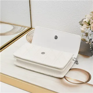 Chanel 白黑绗缝钻石缝线缎带蝴蝶结点缀手袋 22