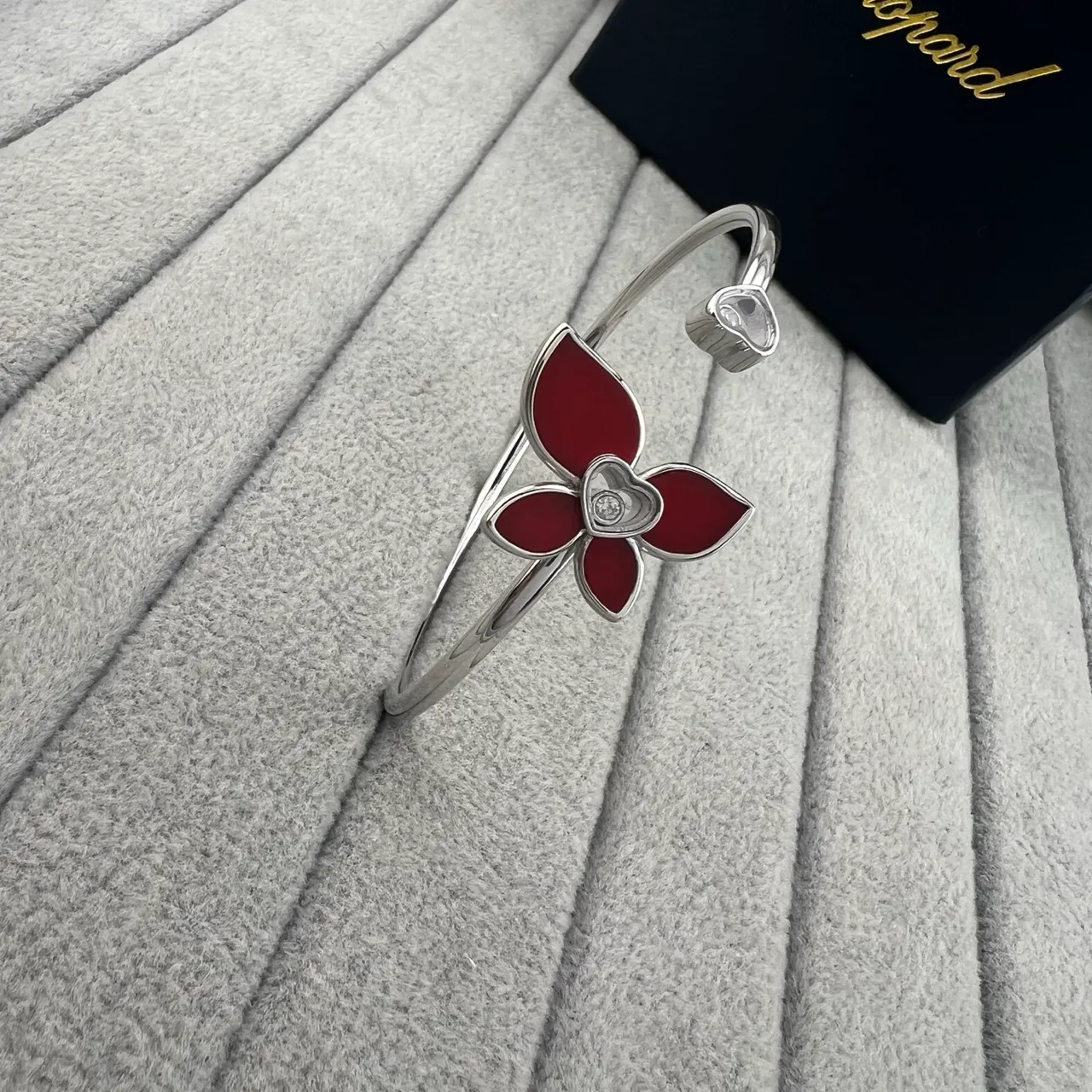 Chopard سوار ذهب أحمر نقش زهور بوشرة مينا شكل قلب مزين بالماس 3