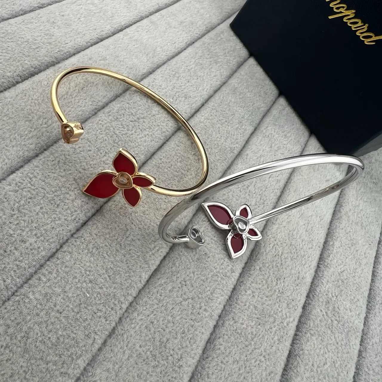 Chopard سوار ذهب أحمر نقش زهور بوشرة مينا شكل قلب مزين بالماس 4