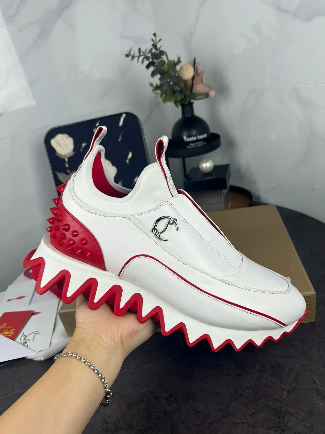 Christian Louboutin أبيض أحمر سيليب أون كعب مسمار لايف ستايل سنيكرز 2