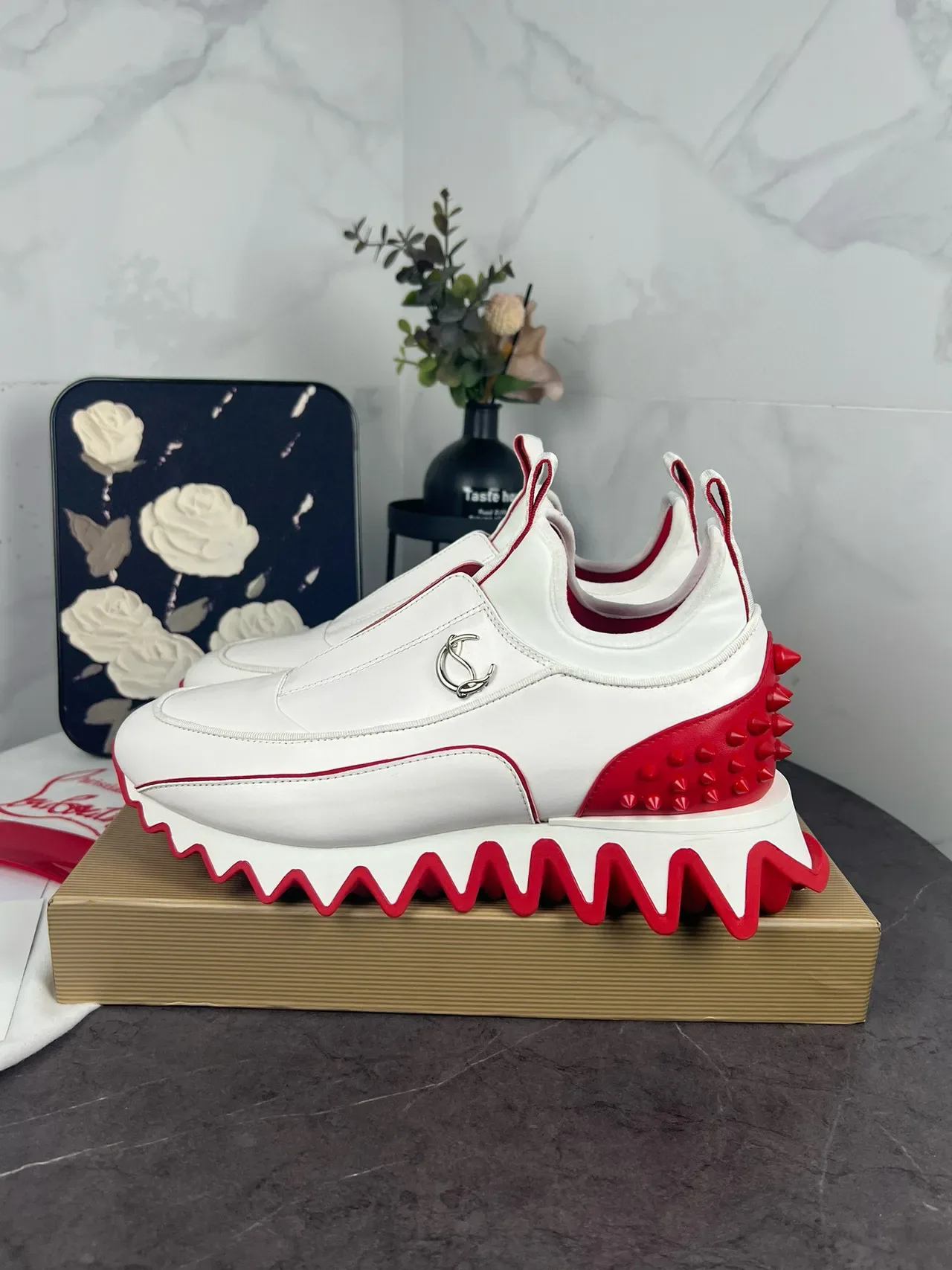 Christian Louboutin أبيض أحمر سيليب أون كعب مسمار لايف ستايل سنيكرز 4