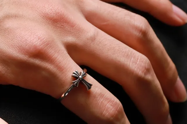 Chrome Hearts Bague Croix Argent Motif Orné Bague à Bande Gravée 4