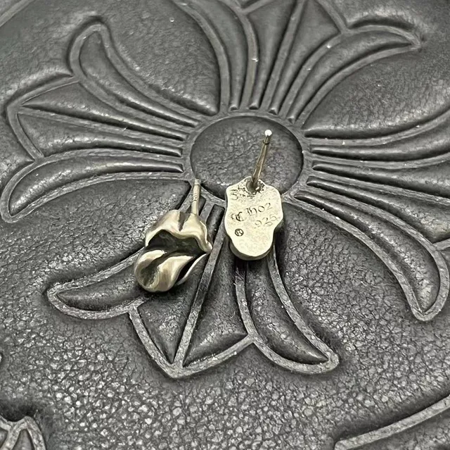 Chrome Hearts গোলাপ স্টাড রূপা কালো ফ্লোরাল মোটিফ অক্সিডাইজড ইয়ারিংস 4