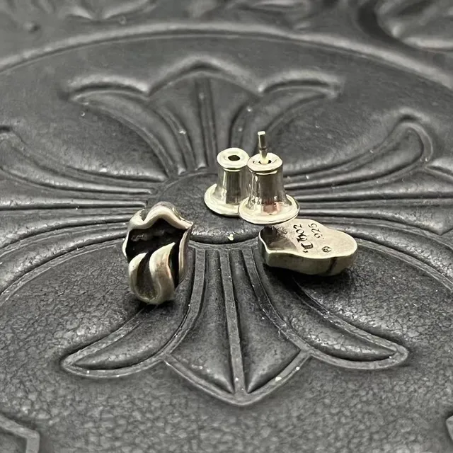 Chrome Hearts গোলাপ স্টাড রূপা কালো ফ্লোরাল মোটিফ অক্সিডাইজড ইয়ারিংস 5