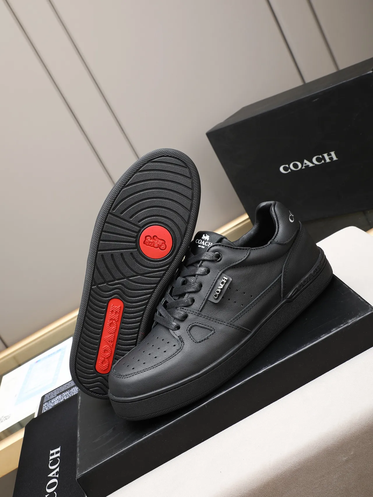 Coach কালো চামড়া ছিদ্রযুক্ত টো লাইফস্টাইল স্নিকার 5