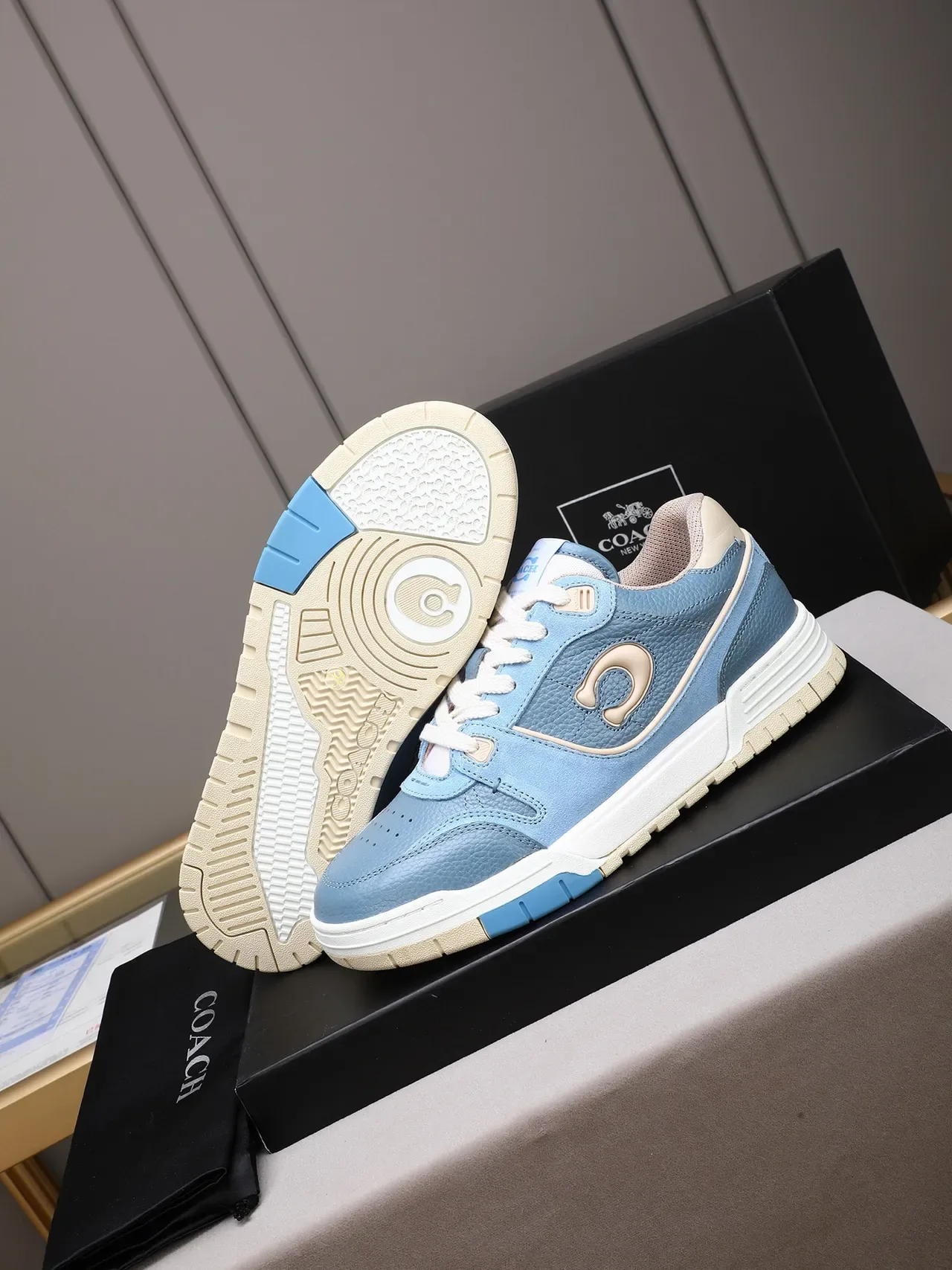 Sneakers Coach Bleu Beige Cuir Grainé Supérieur Logo C Embossé 4
