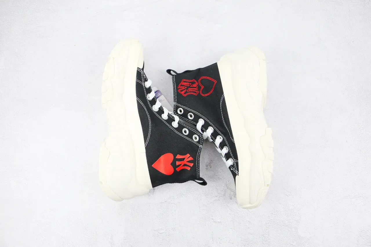 Converse أحذية رياضية سوداء وحمراء عالية الارتفاع من القماش 2