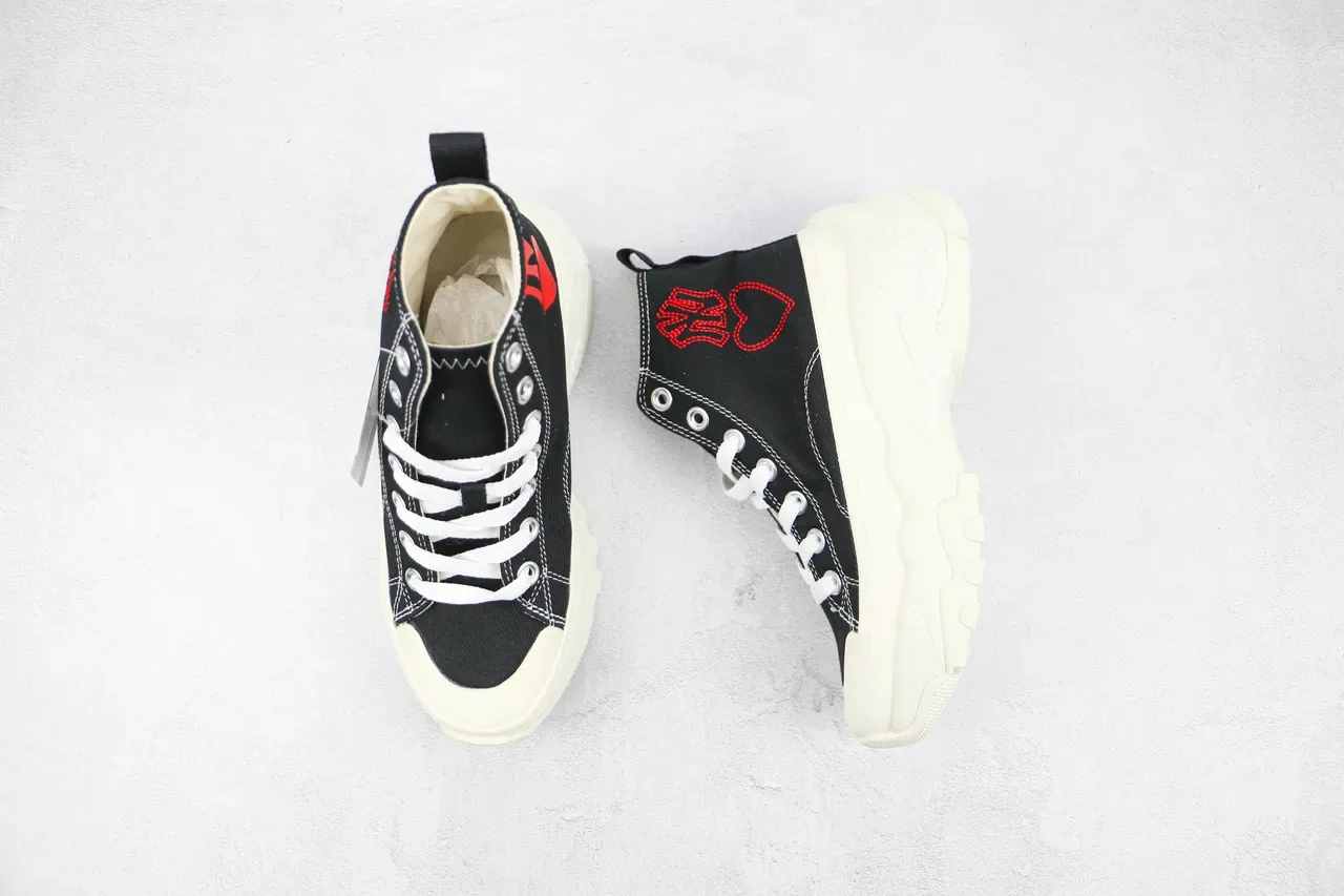 Converse أحذية رياضية سوداء وحمراء عالية الارتفاع من القماش 3
