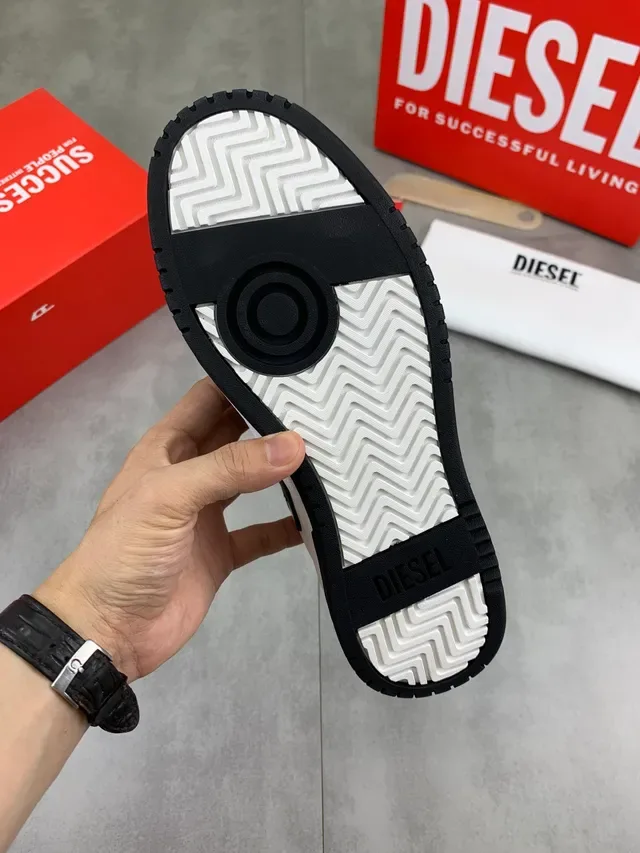Diesel 黑白撞色 穿孔鞋头 生活方式运动鞋 2