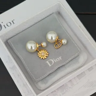 Dior Boucles d'Oreilles Asymétriques Double Perle Doré Daisy